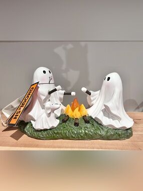 NWT Ghoulish Halloween LED Ghosts with Dog Campfire Scene